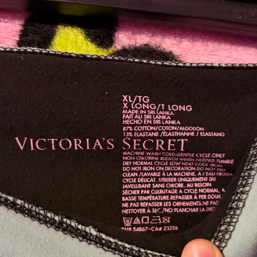 Victoria’s Secret fold over yoga pants - Picture 7 of 7